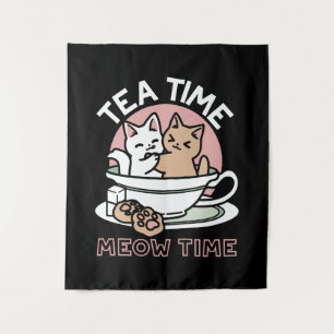 Kätzchen im Pokal knuddeln - Adorable Tea Time Wandteppich