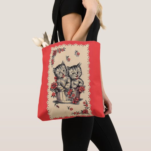 Kätzchen in einem Blume-Korb Tasche (Von Nahem)