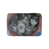 Kätzchen in einem Korb Badematte (Vorderseite)