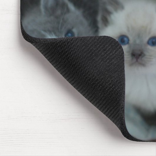 Kätzchen in einem Korb Mousepad (Ecke)