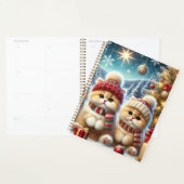 Kätzchen in festlicher Weihnachtsdekoration und Sc Planer (Anzeige)