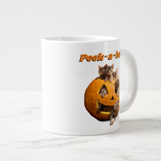 Kätzchen in Jack-o-Lantern Jumbo-Tasse (Vorderseite Rechts)