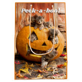 Kätzchen in Jack-o-Lantern Mittlere Geschenktüte (Rückseite)