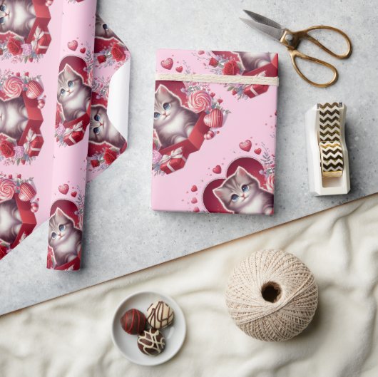 Kätzchen in Schachtel mit Blume und Geschenken Geschenkpapier (Kunsthandwerk)