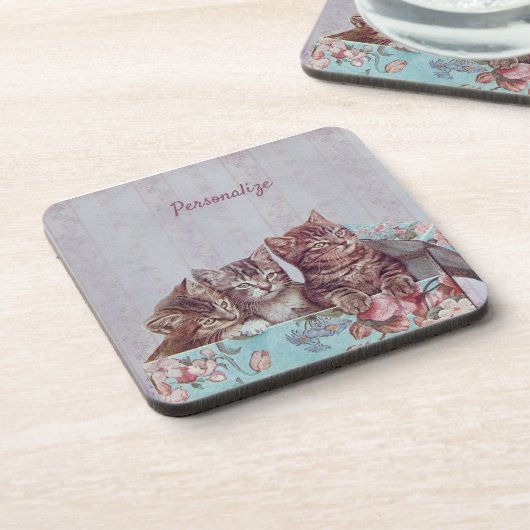 Kätzchen in Vintager Box personalisieren Getränkeuntersetzer (Linke Seite)