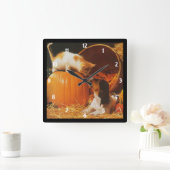 Kätzchen, Kürbis und Klumpen Quadratische Wanduhr (Zuhause)