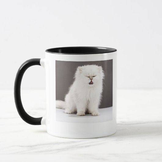 Kätzchen mit den Augen geschlossen Tasse (Links)