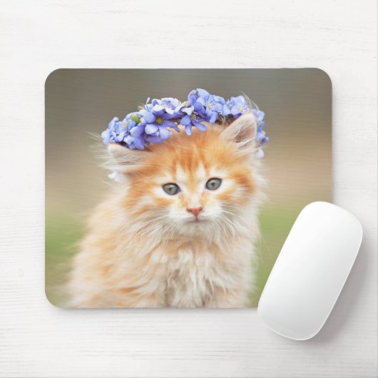 Kätzchen mit einer Garage aus violetten Blumen Mousepad (Mit Mouse)
