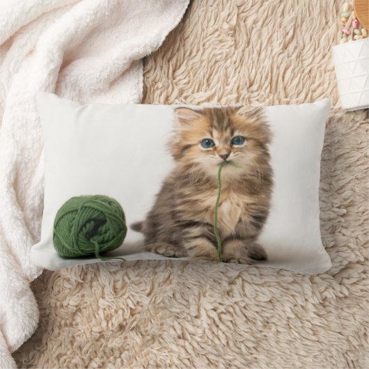 Kätzchen mit grünem Garn Lendenkissen (Decke)