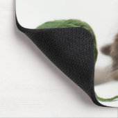 Kätzchen mit grünem Garn Mousepad (Ecke)