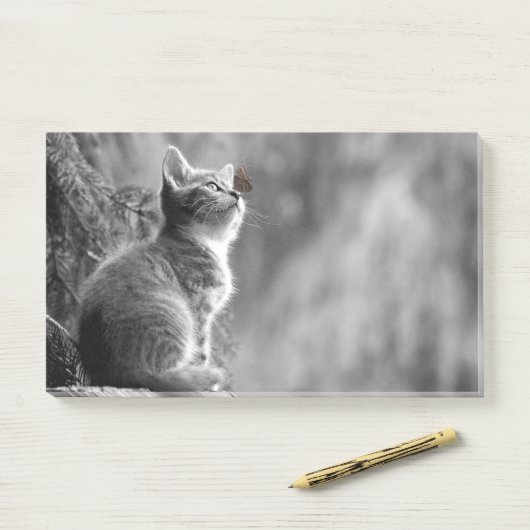 Kätzchen mit Schmetterlingsfreund Post-it Klebezettel (Auf Schreibtisch)