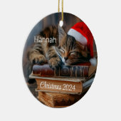Kätzchen Schlafen auf Büchern Personalisierte Orna Keramik Ornament (Rechts)