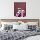 Kätzchen sitzt in Glitzer-Schuhen Leinwanddruck (Insitu (Schlafzimmer))