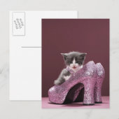Kätzchen sitzt in Glitzer-Schuhen Postkarte (Vorne/Hinten)