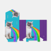Kätzchen spuckt Regenbogen auf Geschenkschachtel (Ungefaltet)