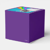 Kätzchen spuckt Regenbogen auf Geschenkschachtel (Rückseite)