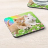 Kätzchen u. Häschen mit Regenbogen Getränkeuntersetzer (Linke Seite)