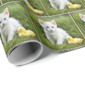 Kätzchen und Entenrinden im Gras Geschenkpapier (Rolleneckpunkt)