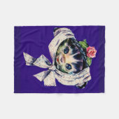 Kätzchenkatze in einem Kätzchen Fleecedecke (Vorderseite (Horizontal))