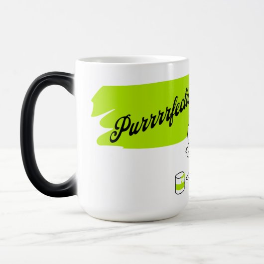 Kätzchenmalerei "Purrrfection!" an der Wand. Verwandlungstasse (Links)