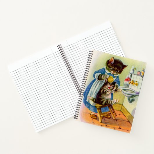 Kätzchenmama der 30er wäscht ihr Kätzchen Notizblock (Innenseite)