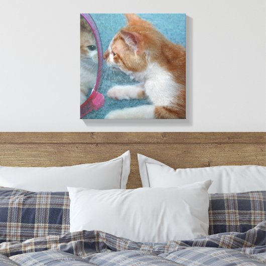 Kätzchenreflektion im Spiegel Leinwanddruck (Insitu (Schlafzimmer))
