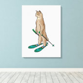 Katze als Skifahrer mit Ski- und Skistöcken Leinwanddruck (Insitu (Holzboden))