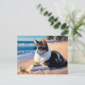 Katze am Strand mit einem Glas Whiskey Postkarte (Stehend Vorderseite)