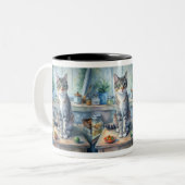 Katze auf dem Tisch Zweifarbige Tasse (Vorderseite Links)