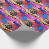 Katze auf einem Brot im Weltraum Geschenkpapier (Ecke)