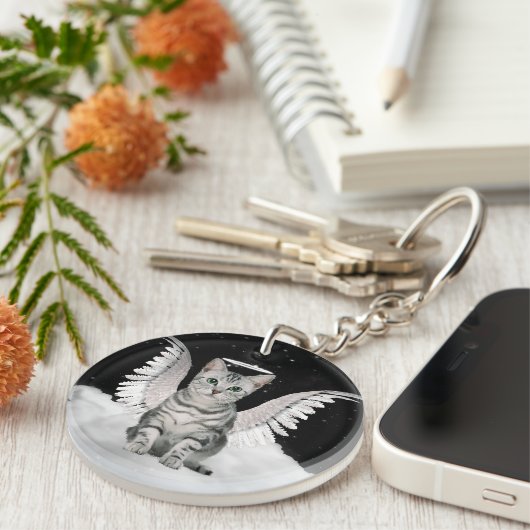Katze auf einem Cloud Angel Silver Tabby Schlüsselanhänger (Vorderseite rechts)