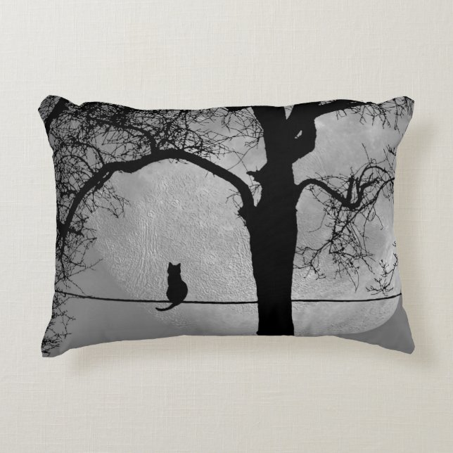 Katze auf einem Draht Vollmond Dekokissen (Vorderseite)