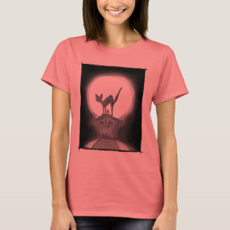 Katze auf einem Grabstein T-Shirt