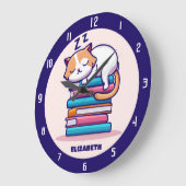 Katze auf einem Stapel Bücher Niedlich Personalisi Große Wanduhr (Winkel)