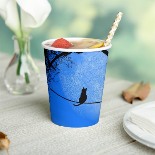 Katze auf einem Wirt Blue Moon Pappbecher (In Situ)