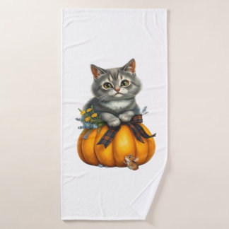 Katze auf Halloween-Kürbis Classic T-Shirt Badehandtuch