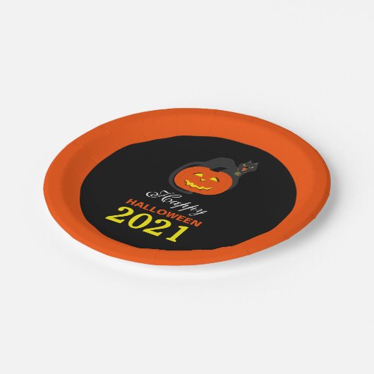 Katze auf Kürkin, glückliches Halloween Pappteller (Schrägansicht)