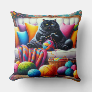 Katze auf Sofa mit Süßigkeiten Kissen