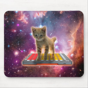 Katze auf Synthesizern im Weltraum Mousepad