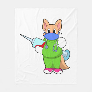 Katze bei Impfung mit Spritze Fleecedecke
