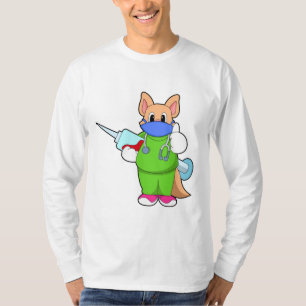 Katze bei Impfung mit Spritze T-Shirt