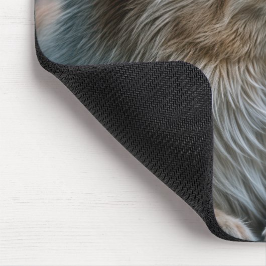 Katze Blick auf einen Neon Butterfly Mousepad (Ecke)