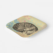 Katze, die auf Quilt niedlich schläft Pappteller (Gewinkelt)