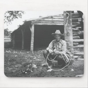 Katze, die aus einer Kaffedose heraus isst Mousepad