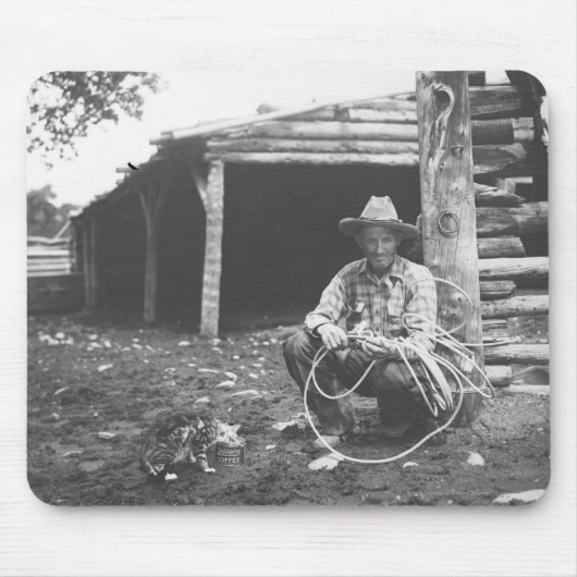 Katze, die aus einer Kaffedose heraus isst Mousepad (Vorne)