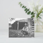 Katze, die aus einer Kaffedose heraus isst Postkarte (Stehend Vorderseite)