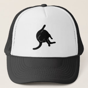 Katze, die Hintern-Silhouette leckt Truckerkappe