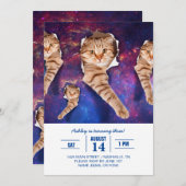 Katze, die im zerrissenen Loch auf der Weltraumsei Einladung (Vorne/Hinten)