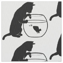 Katze, die in Fishbowl in der Silhouette erreicht