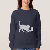 Katze, die mit Ball des Garns in der Silhouette Sweatshirt (Vorderseite)